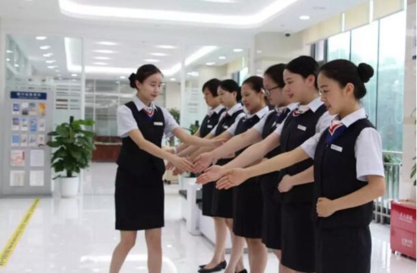 交行重慶兩江新區(qū)分行營(yíng)業(yè)室:&ldquo;五度&rdquo;服務(wù)智慧兩江